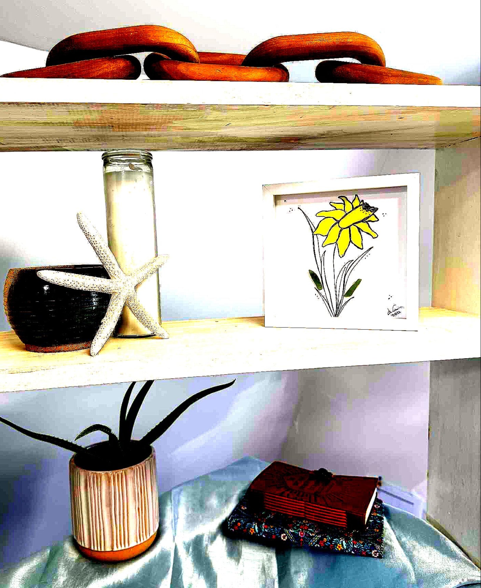 daffodil_green_stem_on_shelf_bright_3 tier sea glass art 